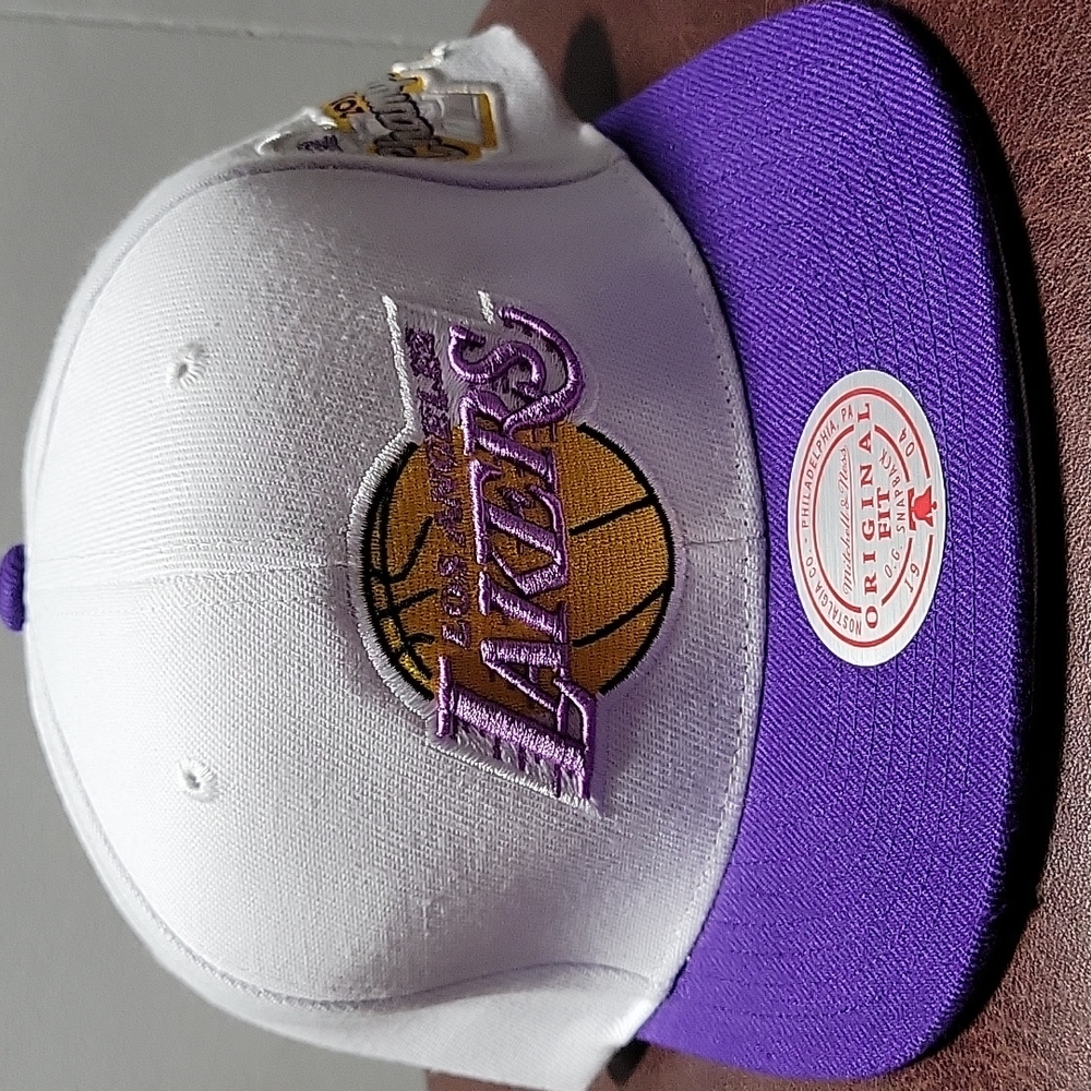 Brand New Mitchell & Ness OG 2010 Lakers Finals Hat! White/Purple Colorway!